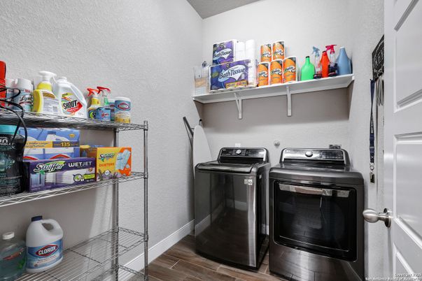 Interior, Washer, Wood Texture Flooring