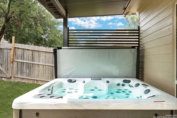 Exterior, Hot Tub