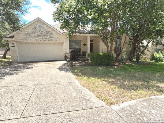 Attached, Exterior, Facade, Ranch