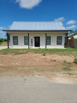 Backyard, Exterior, Facade, Ranch