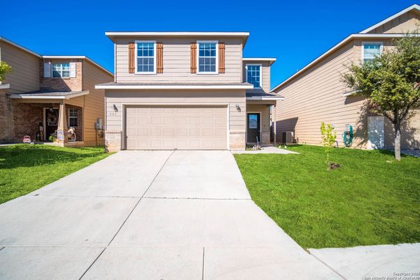 Attached, Exterior, Facade, American Craftsman