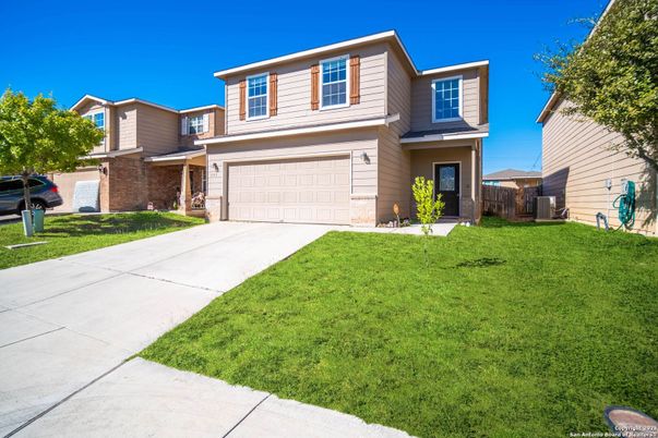 Attached, Exterior, Facade, American Craftsman
