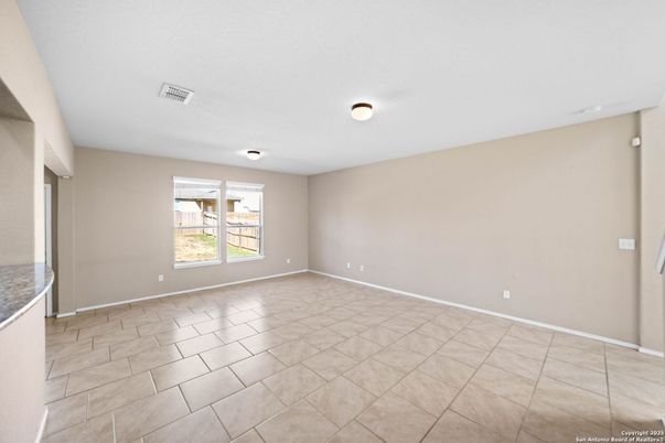 Empty room, Interior