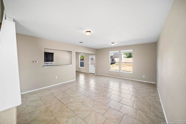 Empty room, Interior