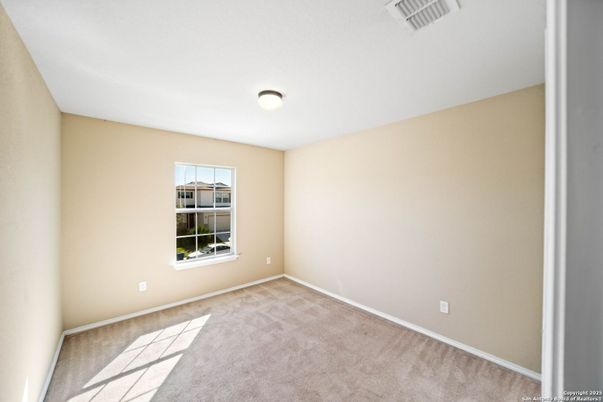 Empty room, Interior