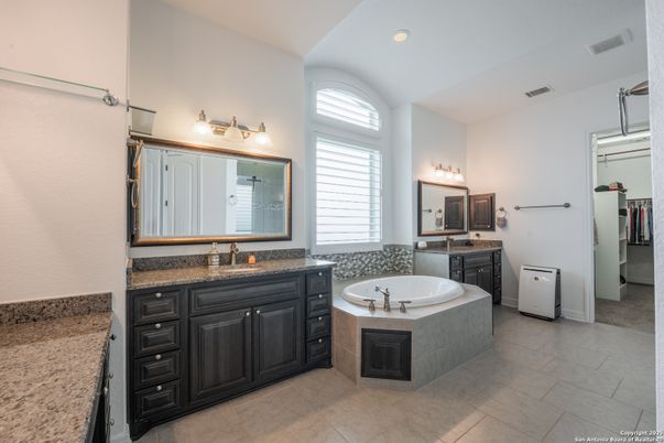 Bathroom, Dual Sink Vanities, Interior, Recessed Lighting