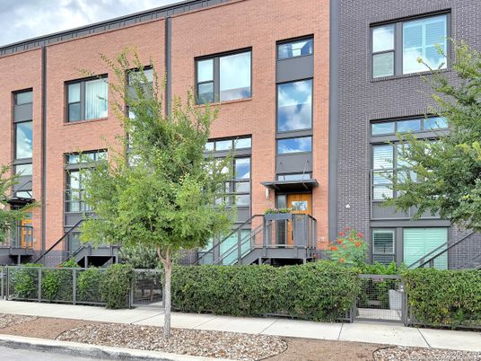 Exterior, Facade, Brick Facade, Rowhouse