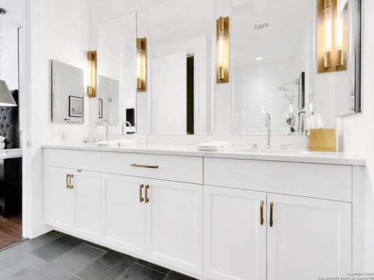 Bathroom, Dual Sink Vanities, Interior, Recessed Lighting