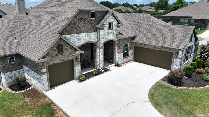Attached, Exterior, Facade, Brick Traditional