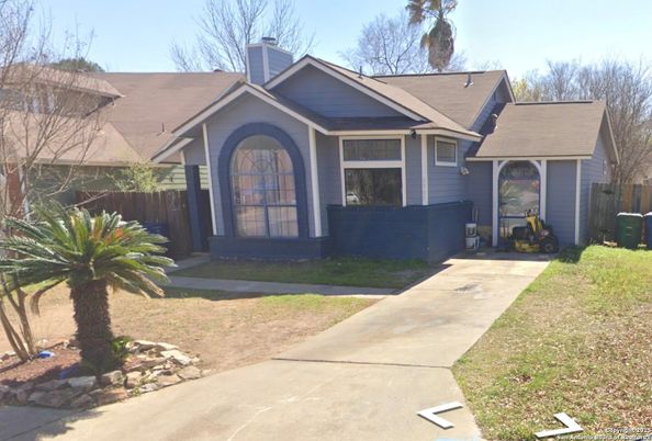 Backyard, Exterior, Facade, Ranch
