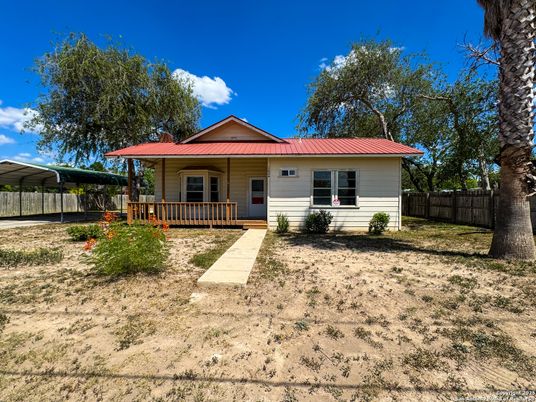 Backyard, Exterior, Facade, Ranch