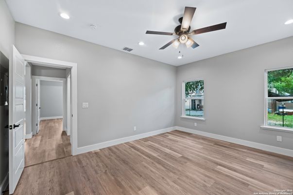 Empty room, Interior, Recessed Lighting, Wood Texture Flooring