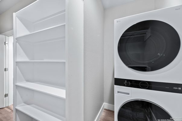 Interior, Utility Closets, Washer, Wood Texture Flooring