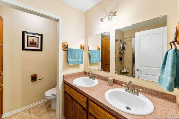 Bathroom, Dual Sink Vanities, Interior