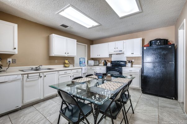 Dining room, Interior, Kitchen, Recessed Lighting