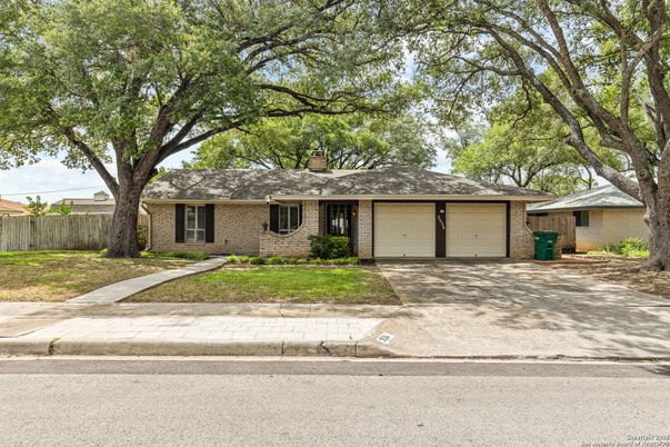 Attached, Exterior, Facade, Brick Facade, Ranch