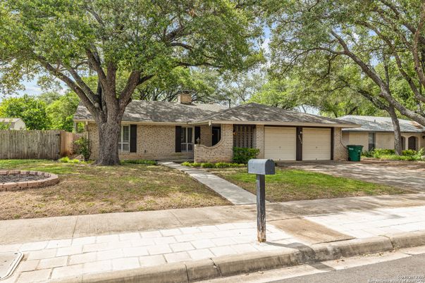 Attached, Exterior, Facade, Brick Facade, Ranch