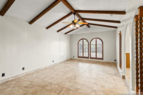 Empty room, Interior, Wooden Beams