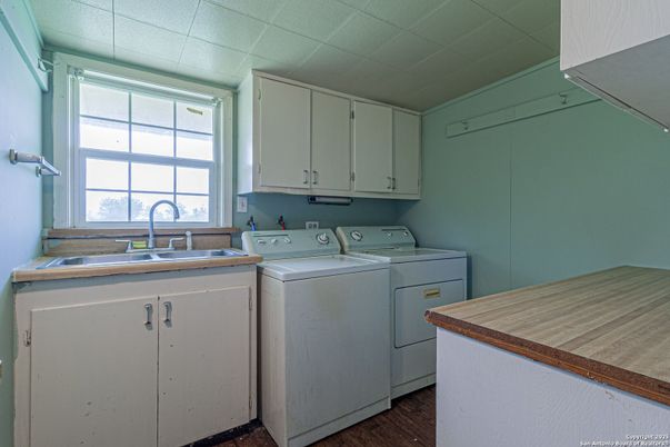 Interior, Kitchen, Washer, Wood Texture Flooring