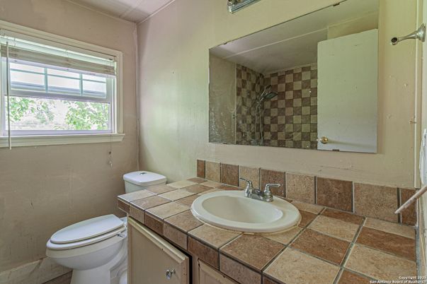 Bathroom, Interior, Tile Countertops