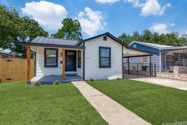 Backyard, Exterior, Facade, Ranch