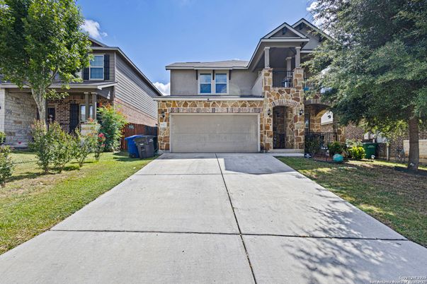 Attached, Exterior, Facade, Brick Traditional