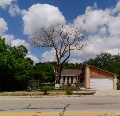 Attached, Exterior, Facade, Ranch