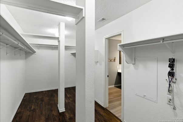 Interior, Walk-in Closets, Wood Texture Flooring