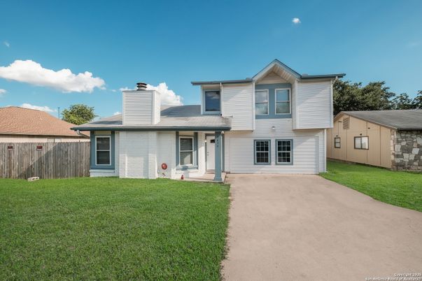 Backyard, Exterior, Facade, Split Level