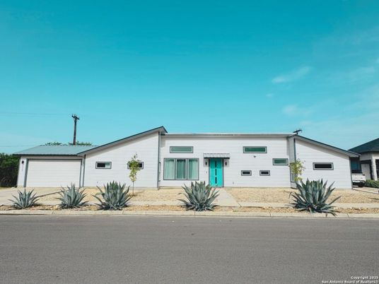 Attached, Exterior, Facade, Ranch