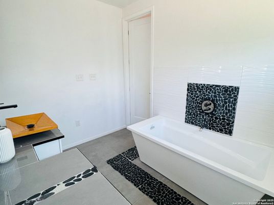 Bathroom, Free Standing Baths, Interior