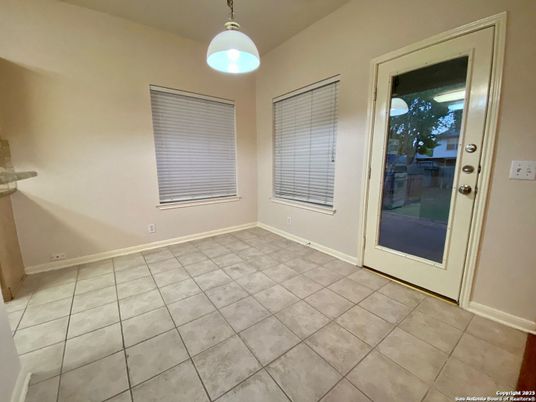 Empty room, Interior, Pendant Lights