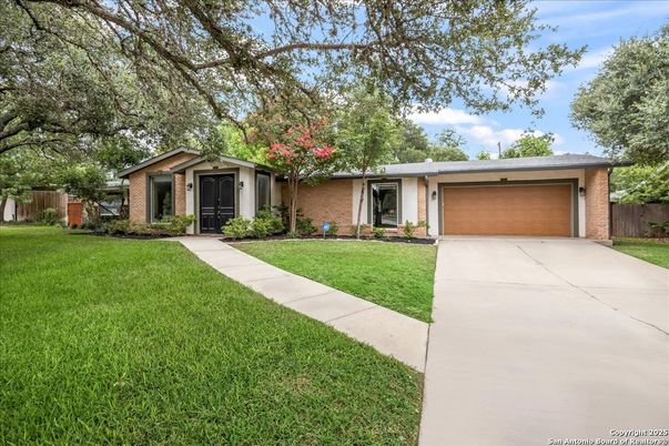 Attached, Backyard, Exterior, Facade, Brick Facade, Ranch