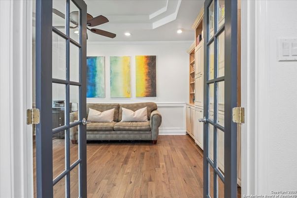 Interior, Recessed Lighting, Wood Texture Flooring