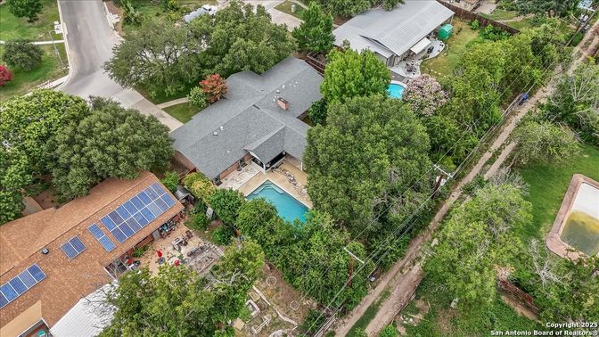 Exterior, Drone