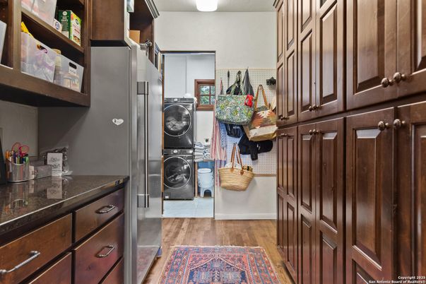 Interior, Washer, Wood Texture Flooring