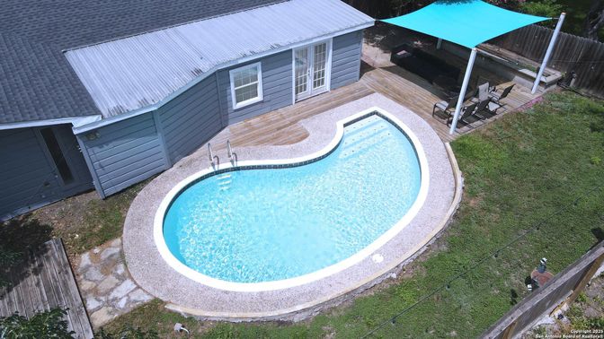 Exterior, Pool