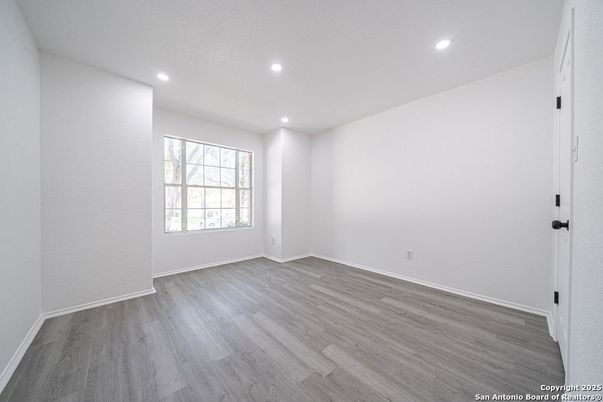 Empty room, Interior, Recessed Lighting, Wood Texture Flooring
