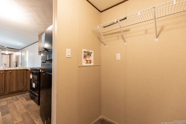 Interior, Walk-in Closets, Wood Texture Flooring
