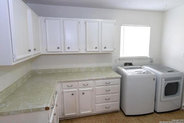 Interior, Washer, Wood Texture Flooring