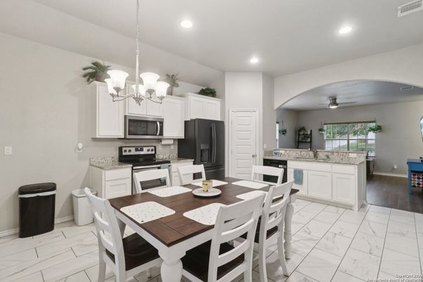 Chandelier, Dining room, Interior, Kitchen, Marble, Recessed Lighting, Stainless Steel Appliances