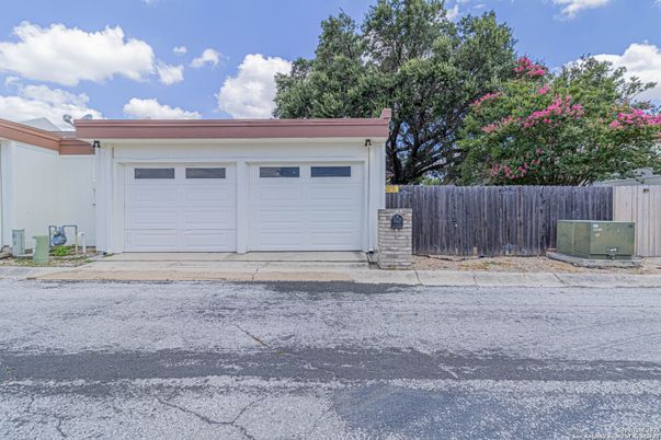 Detached Garage, Exterior