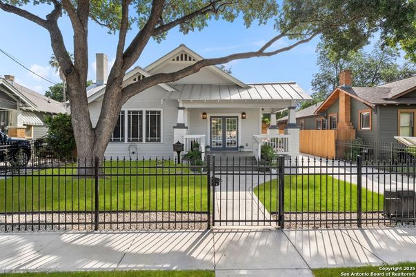 Exterior, Facade, American Craftsman