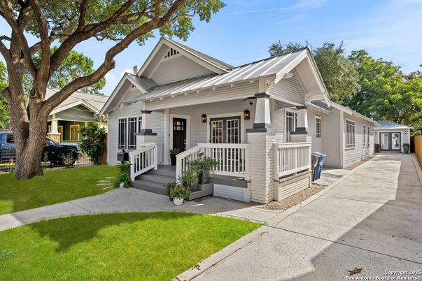 Exterior, Facade, American Craftsman
