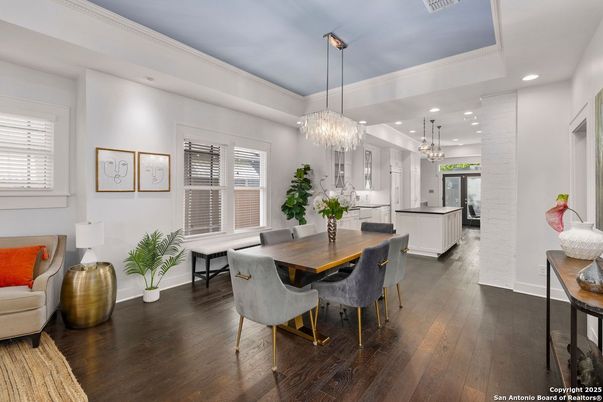 Chandelier, Dining room, Interior, Kitchen, Pendant Lights, Recessed Lighting, Wood Texture Flooring