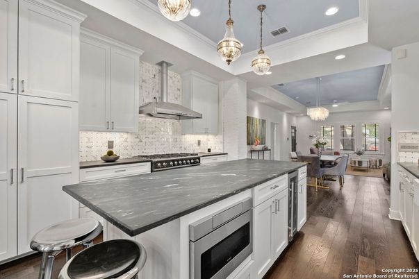 Chandelier, Dining room, Interior, Kitchen, Pendant Lights, Recessed Lighting, Stainless Steel Appliances, Wood Texture Flooring