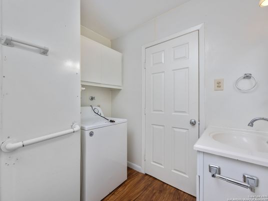 Interior, Washer, Wood Texture Flooring