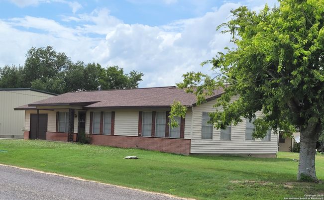 Backyard, Exterior, Facade, Ranch
