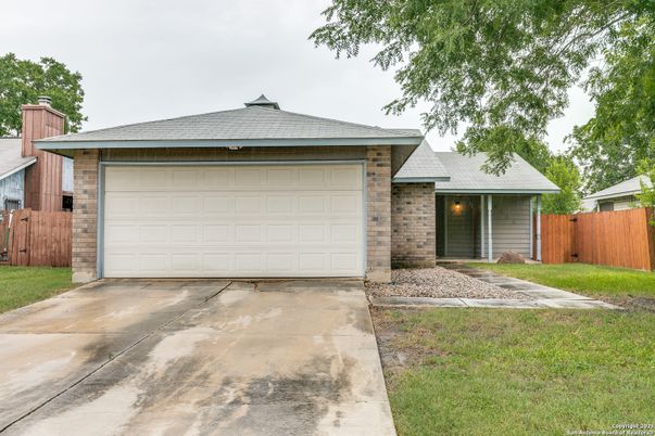 Attached, Exterior, Facade, Brick Facade, Ranch