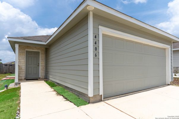 Detached Garage, Exterior